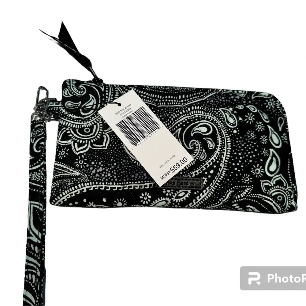 Vera Bradley RFID Tech Wristlet in Stellar Paisley